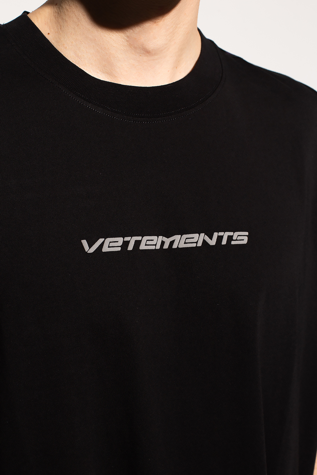 VETEMENTS Logo T | SchaferandweinerShops - Shark Side print